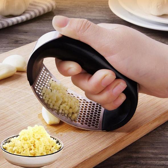 Multi-function Manual Garlic Presser Curved Garlic Grinding Slicer Chopper Stainless Steel Garlic Presses